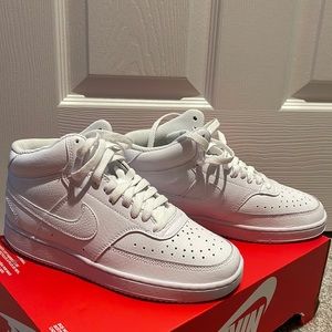 Woman Nike Court Vision Mid